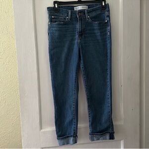 Signature by Levi’s Mid Rise Capri Cuffed Denim Jeans